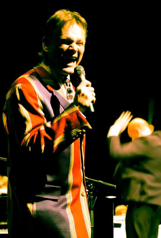  _DSC1414_NX.jpg </br >Gallakoncert m/Sigurd og Hoje-Taastrup Kommunale Musikskole</br > <small> 2008-04-02 18:58</br >NIKON D70 55mm 1/30s f/2.8 ISO 1100</small>