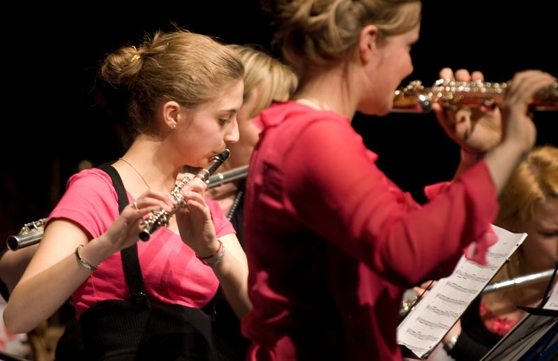 D2C_6239.jpg </br >Gallakoncert m/Sigurd og Hoje-Taastrup Kommunale Musikskole</br > <small> 2008-04-02 19:47</br >NIKON D200 200mm 1/40s f/2.8 ISO 280</small>