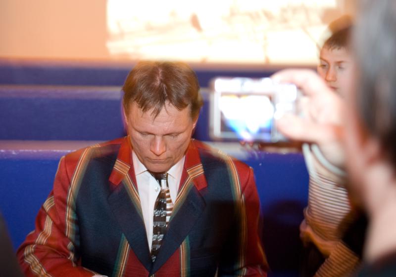  D2C_6324.jpg </br >Gallakoncert m/Sigurd og Hoje-Taastrup Kommunale Musikskole</br > <small> 2008-04-02 20:39</br >NIKON D200 38mm 1/6s f/2.8 ISO 400</small>