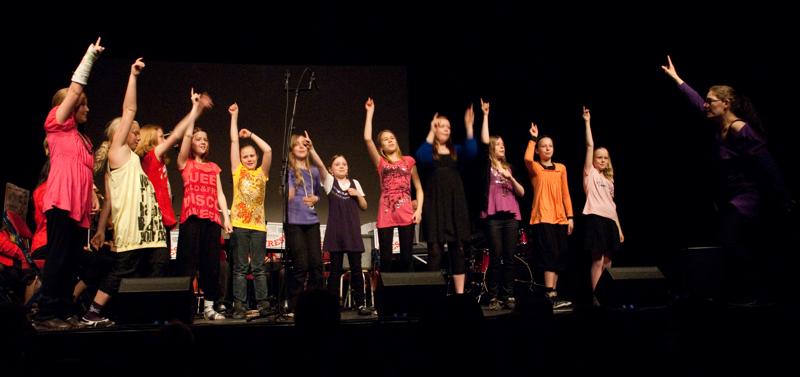  D2C_8637.jpg </br ><small> 2010-05-06 19:21</br >NIKON D200 17mm 1/40s f/2.8 ISO 800</small>