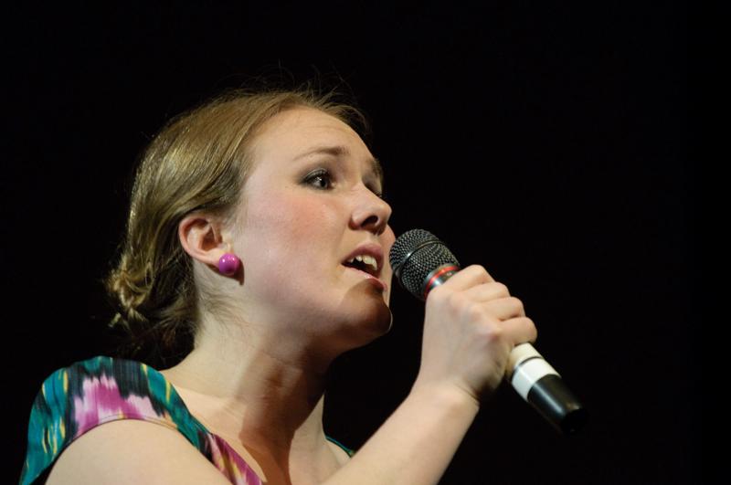  D3C_2806.jpg </br ><small> 2010-05-06 19:40</br >NIKON D300 200mm 1/80s f/4 ISO 1600</small>