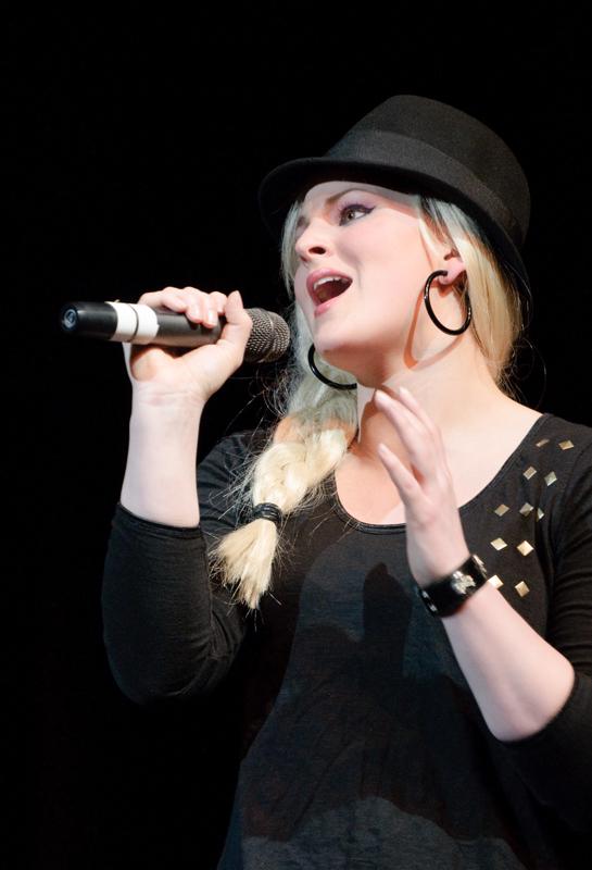  D3C_2881.jpg </br ><small> 2010-05-06 20:33</br >NIKON D300 170mm 1/50s f/4 ISO 1600</small>