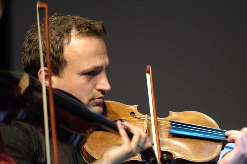  D3C_2894.jpg </br ><small> 2010-05-06 20:35</br >NIKON D300 200mm 1/30s f/3.2 ISO 1600</small>