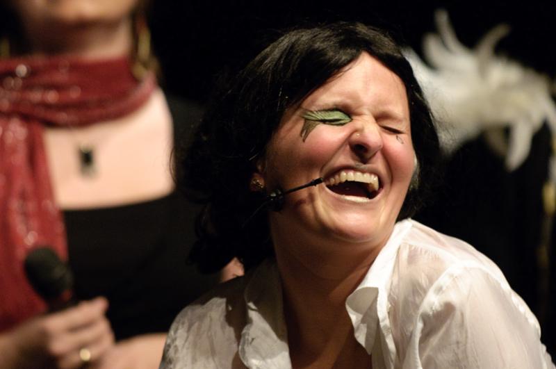  D3C_2971.jpg </br ><small> 2010-05-06 21:07</br >NIKON D300 200mm 1/20s f/3.2 ISO 1600</small>