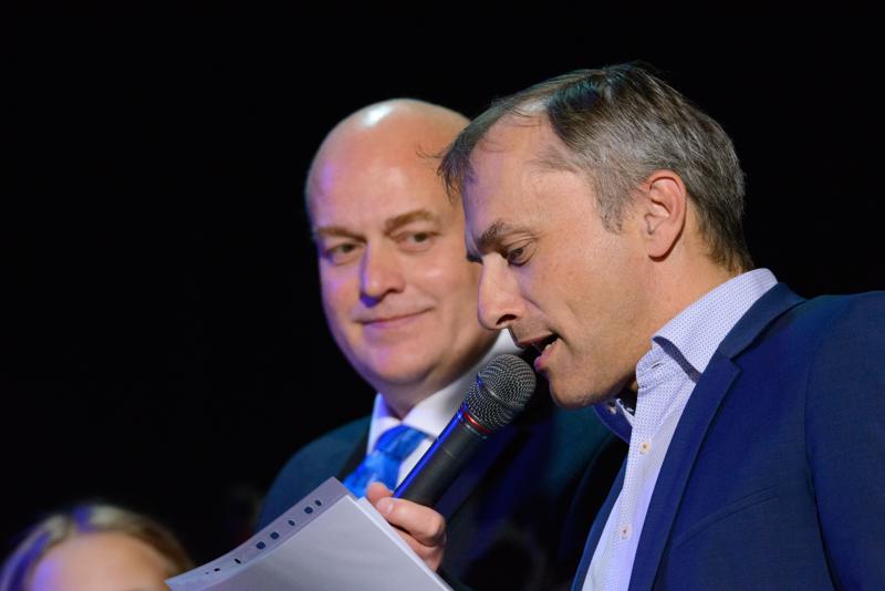  20160520-PB8_7518.JPG </br ><small> 2016-05-20 19:47</br >NIKON D800 350mm 1/250s f/6 ISO 5600</small>