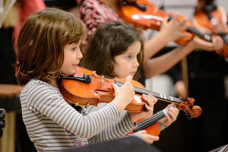  20121130_PB8_3799.JPG </br ><small> 2012-11-30 18:05</br >NIKON D800 + 70.0-200.0 mm f/2.8<br /> 180mm 1/80s f/2.8 ISO 2000</small>