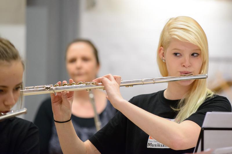  20121130_PB8_3806.JPG </br ><small> 2012-11-30 18:14</br >NIKON D800 + 70.0-200.0 mm f/2.8<br /> 200mm 1/160s f/3.5 ISO 2000</small>