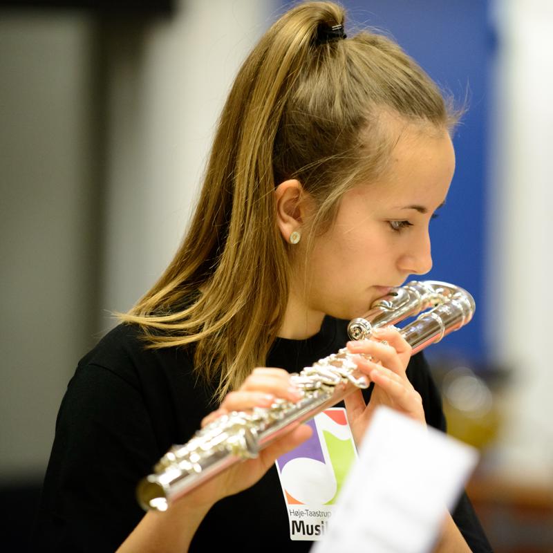  20121130_PB8_3810.JPG </br ><small> 2012-11-30 18:17</br >NIKON D800 + 70.0-200.0 mm f/2.8<br /> 200mm 1/125s f/2.8 ISO 2000</small>