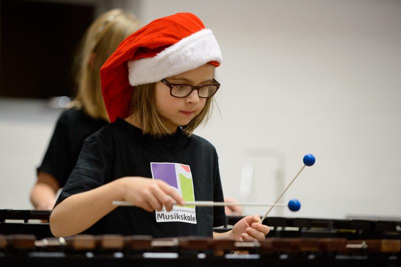  20121130_PB8_3815.JPG </br ><small> 2012-11-30 18:22</br >NIKON D800 + 70.0-200.0 mm f/2.8<br /> 140mm 1/125s f/2.8 ISO 2000</small>