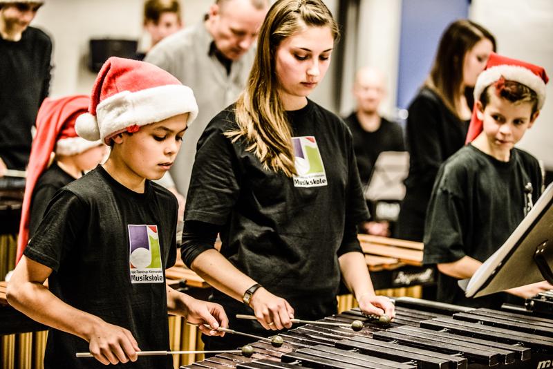  20121130_PB8_3834.JPG </br ><small> 2012-11-30 18:40</br >NIKON D800 + 70.0-200.0 mm f/2.8<br /> 98mm 1/100s f/2.8 ISO 3200</small>