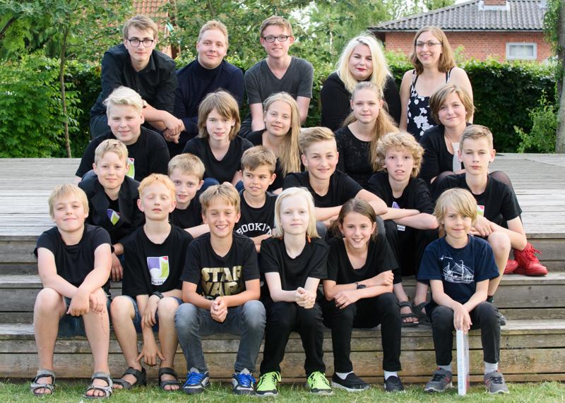  20160607-PB8_8257.JPG </br ><small> 2016-06-07 18:08</br >NIKON D800 70mm 1/200s f/8 ISO 800</small>