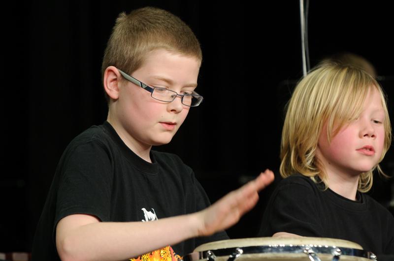  D3C_6353.jpg </br ><small> 2011-01-24 20:15</br >NIKON D300 + 70.0-200.0 mm f/2.8<br /> 175mm 1/125s f/4 ISO 800</small>