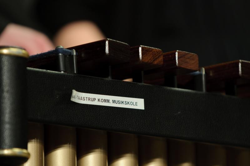  D3C_6397.jpg </br ><small> 2011-01-24 20:39</br >NIKON D300 + 70.0-200.0 mm f/2.8<br /> 200mm 1/50s f/4 ISO 800</small>