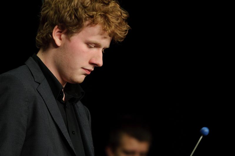  D3C_6409.jpg </br ><small> 2011-01-24 20:45</br >NIKON D300 + 70.0-200.0 mm f/2.8<br /> 200mm 1/100s f/4 ISO 800</small>