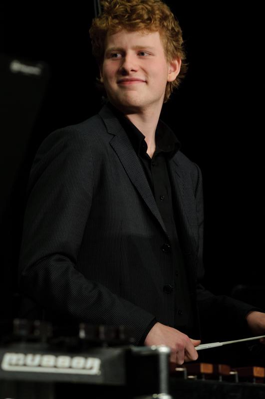  D3C_6410.jpg </br ><small> 2011-01-24 20:45</br >NIKON D300 + 70.0-200.0 mm f/2.8<br /> 155mm 1/160s f/4 ISO 800</small>