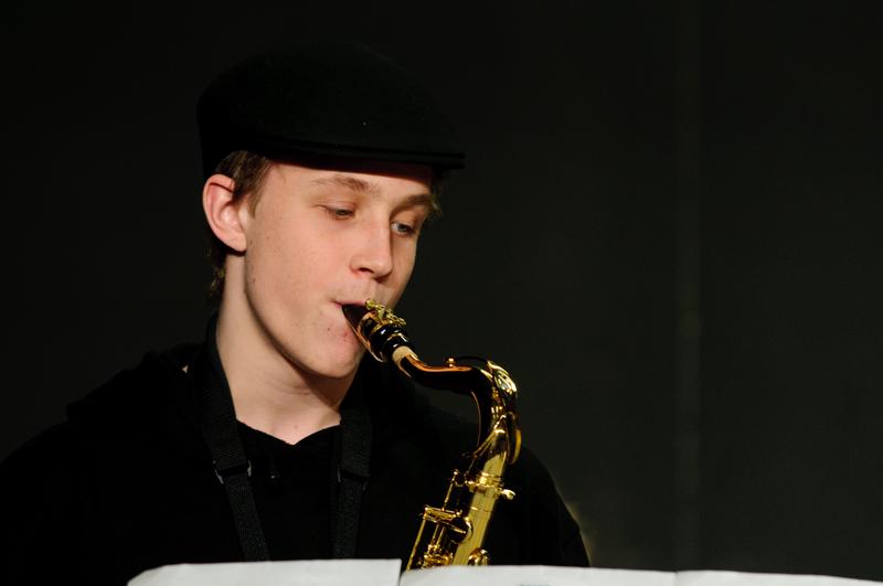  D3C_6423.jpg </br ><small> 2011-01-24 20:50</br >NIKON D300 + 70.0-200.0 mm f/2.8<br /> 200mm 1/60s f/4 ISO 800</small>