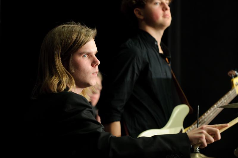  D3C_6446.jpg </br ><small> 2011-01-24 20:56</br >NIKON D300 + 70.0-200.0 mm f/2.8<br /> 125mm 1/50s f/4 ISO 800</small>