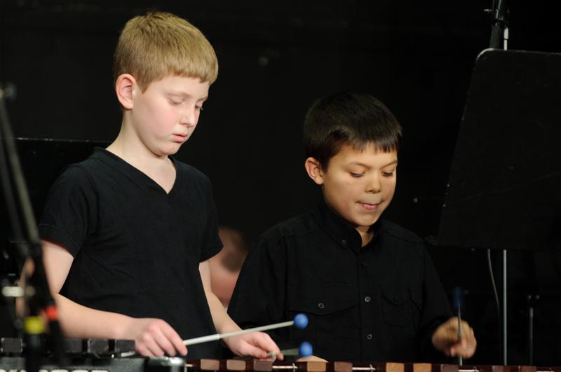  D3C_6328.jpg </br ><small> 2011-01-24 20:09</br >NIKON D300 + 70.0-200.0 mm f/2.8<br /> 200mm 1/100s f/4 ISO 800</small>