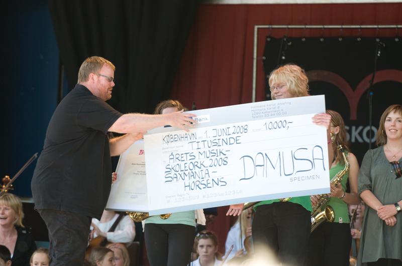  D3C_1025.jpg </br ><small> 2008-06-01 15:05</br >NIKON D300 170mm 1/250s f/4 ISO 200</small>