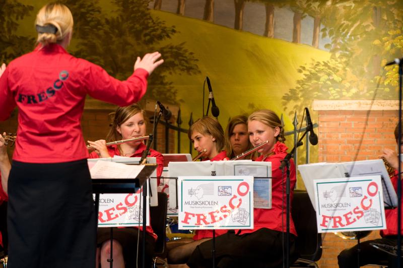  D3C_1233.jpg </br ><small> 2008-06-01 20:10</br >NIKON D300 200mm 1/250s f/4 ISO 400</small>