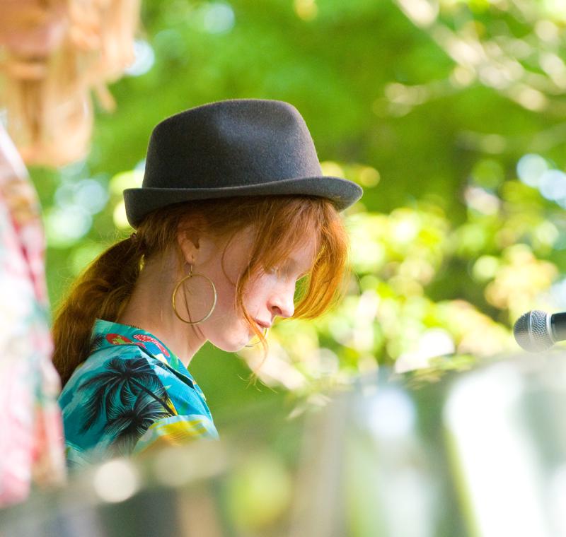  D3C_1150.jpg </br ><small> 2008-06-01 17:32</br >NIKON D300 200mm 1/250s f/5.6 ISO 1100</small>