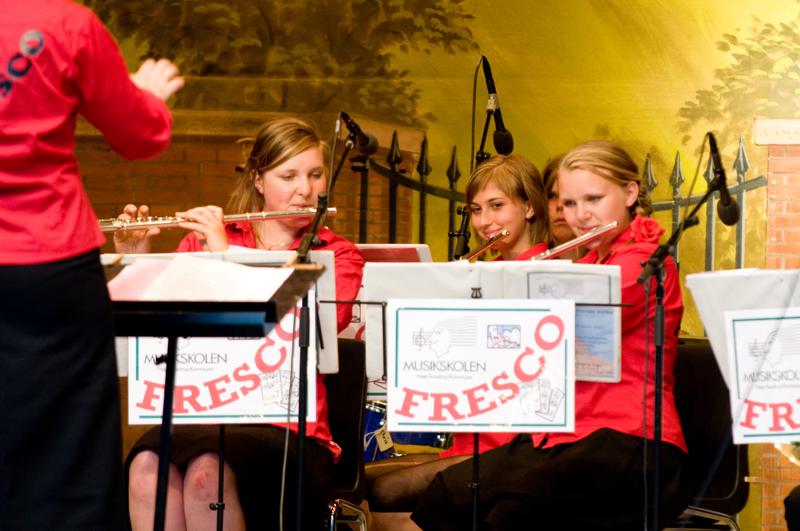  D3C_1234.jpg </br ><small> 2008-06-01 20:11</br >NIKON D300 200mm 1/250s f/4 ISO 400</small>