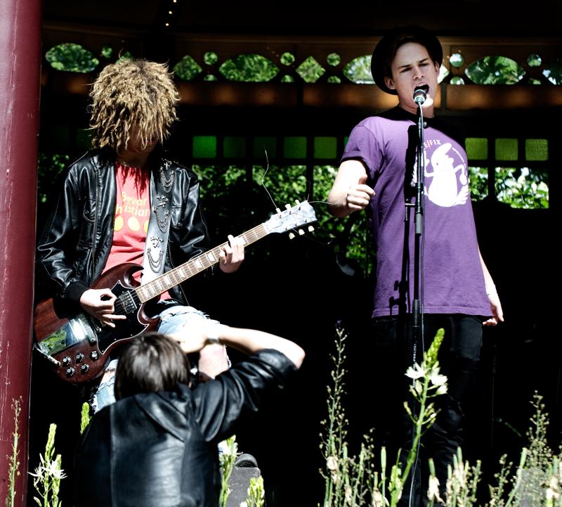  D3C_3053-Edit.jpg </br ><small> 2010-06-12 16:15</br >NIKON D300 102mm 1/1250s f/5.6 ISO 400</small>