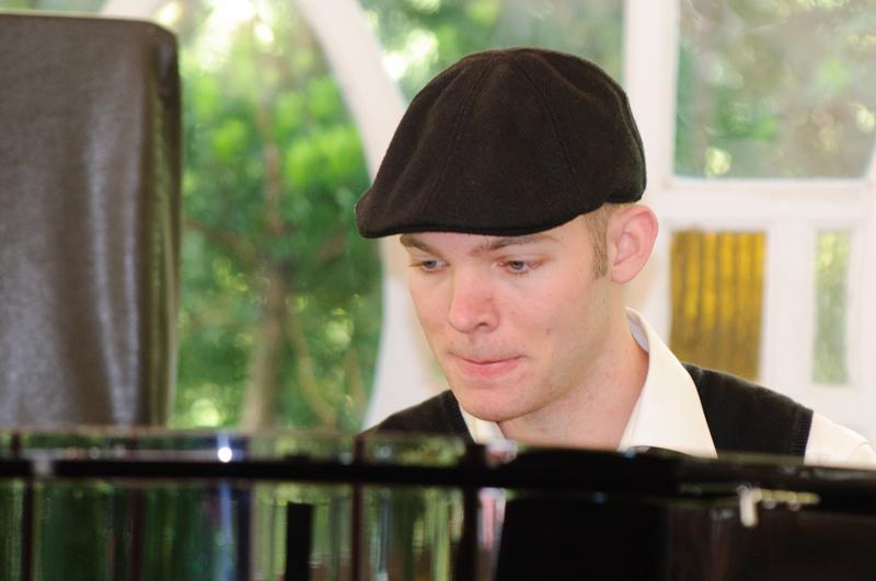  D3C_3112.jpg </br ><small> 2010-06-12 16:48</br >NIKON D300 200mm 1/100s f/4 ISO 800</small>