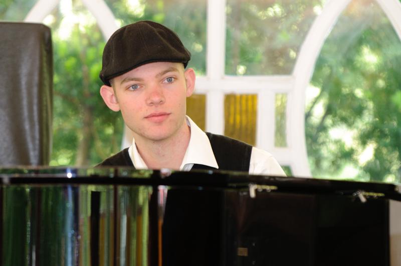  D3C_3116.jpg </br ><small> 2010-06-12 16:49</br >NIKON D300 200mm 1/125s f/4 ISO 800</small>