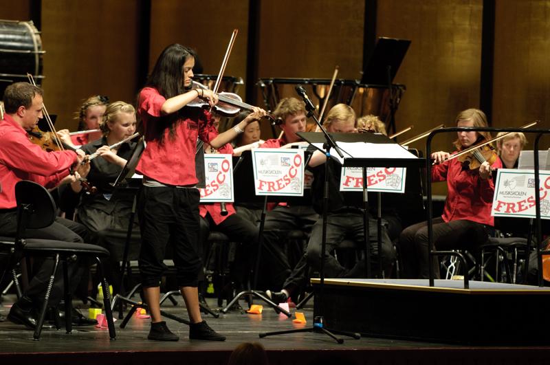  D3C_3329.jpg </br ><small> 2010-06-13 18:29</br >NIKON D300 170mm 1/60s f/4 ISO 1250</small>