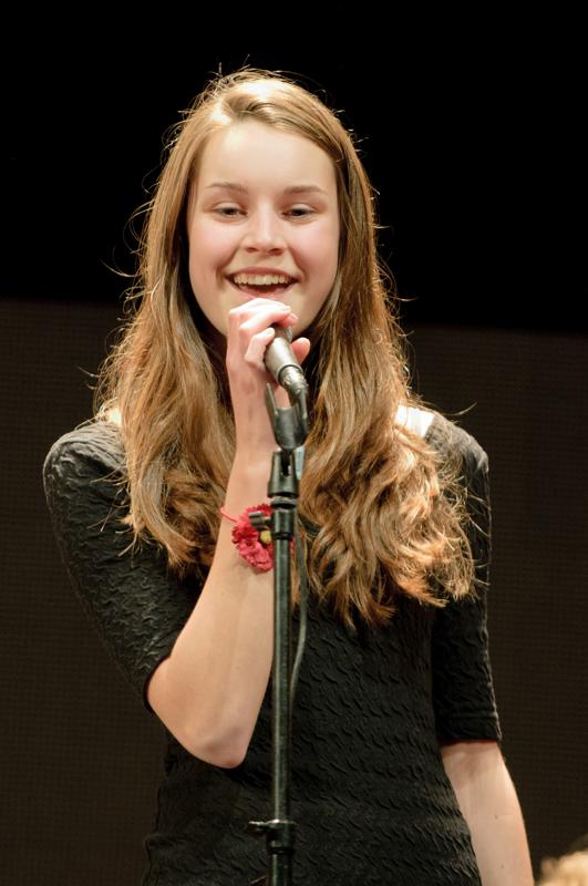  D3C_3407.jpg </br ><small> 2010-06-13 20:42</br >NIKON D300 200mm 1/125s f/4 ISO 1250</small>