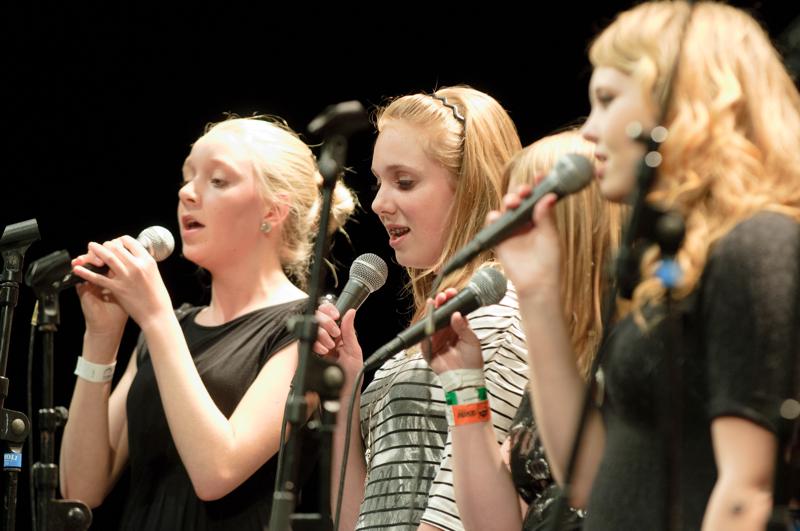  D3C_3428.jpg </br ><small> 2010-06-13 20:46</br >NIKON D300 190mm 1/250s f/4 ISO 1250</small>