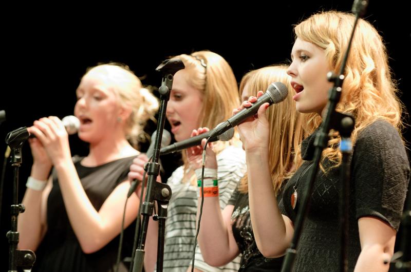  D3C_3429.jpg </br ><small> 2010-06-13 20:47</br >NIKON D300 155mm 1/200s f/4 ISO 1250</small>