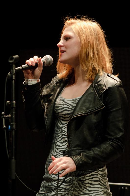  D3C_3451.jpg </br ><small> 2010-06-13 20:52</br >NIKON D300 200mm 1/400s f/4 ISO 1250</small>