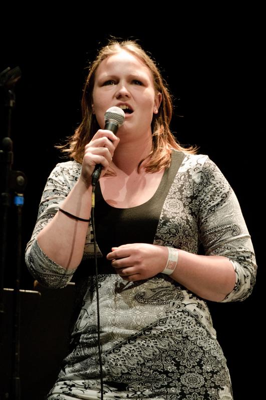  D3C_3453.jpg </br ><small> 2010-06-13 20:52</br >NIKON D300 200mm 1/400s f/4 ISO 1250</small>