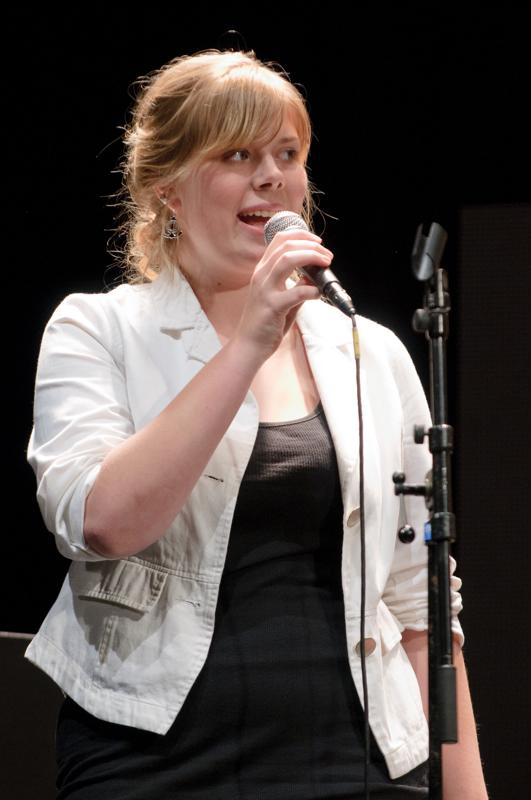  D3C_3457.jpg </br ><small> 2010-06-13 20:55</br >NIKON D300 200mm 1/250s f/4 ISO 1250</small>