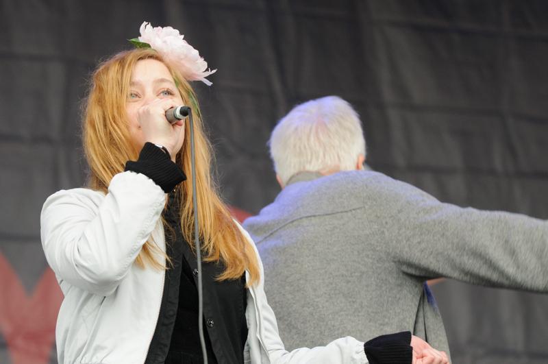  D3C_0633.JPG </br ><small> 2012-04-28 14:19</br >NIKON D300 + 70.0-200.0 mm f/2.8<br /> 95mm 1/500s f/4 ISO 800</small>