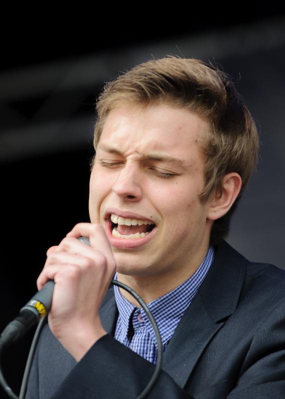  D3C_0663.JPG </br ><small> 2012-04-28 14:28</br >NIKON D300 + 70.0-200.0 mm f/2.8<br /> 200mm 1/400s f/4 ISO 800</small>