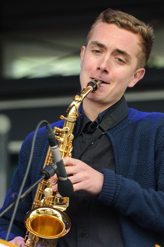  D3C_0671.JPG </br ><small> 2012-04-28 14:30</br >NIKON D300 + 70.0-200.0 mm f/2.8<br /> 140mm 1/160s f/4 ISO 800</small>