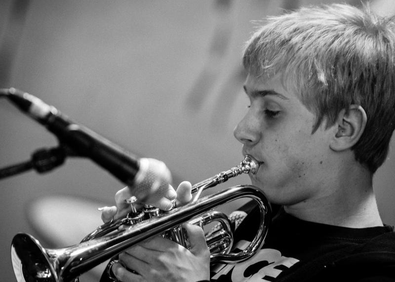  D3C_0715.JPG </br ><small> 2012-04-28 15:53</br >NIKON D300 + 70.0-200.0 mm f/2.8<br /> 180mm 1/60s f/4 ISO 800</small>