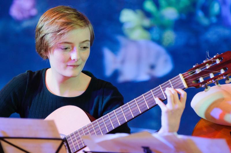  D3C_0746.JPG </br ><small> 2012-04-28 16:10</br >NIKON D300 + 70.0-200.0 mm f/2.8<br /> 155mm 1/40s f/3.2 ISO 2000</small>