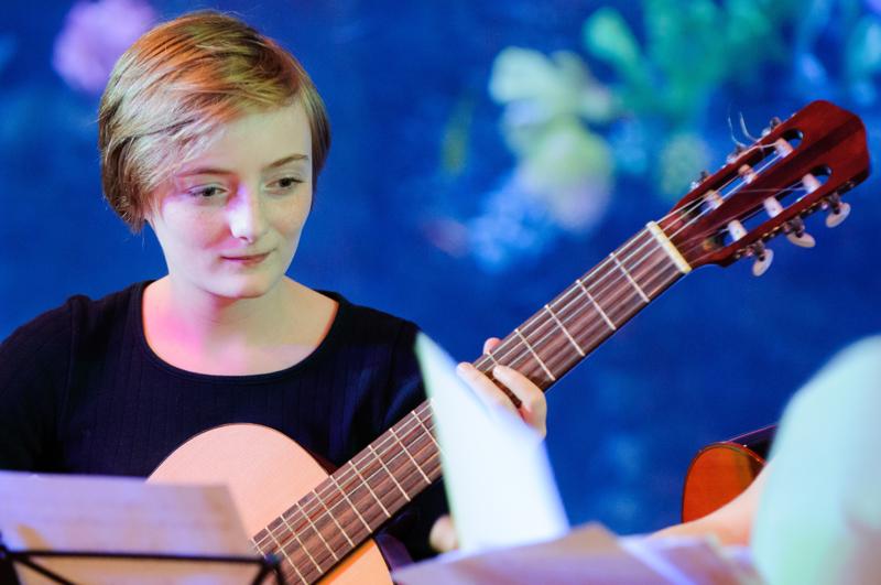  D3C_0747.JPG </br ><small> 2012-04-28 16:11</br >NIKON D300 + 70.0-200.0 mm f/2.8<br /> 150mm 1/30s f/3.2 ISO 2000</small>