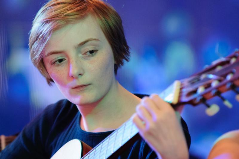  D3C_0761.JPG </br ><small> 2012-04-28 16:18</br >NIKON D300 + 70.0-200.0 mm f/2.8<br /> 175mm 1/30s f/3.2 ISO 2000</small>