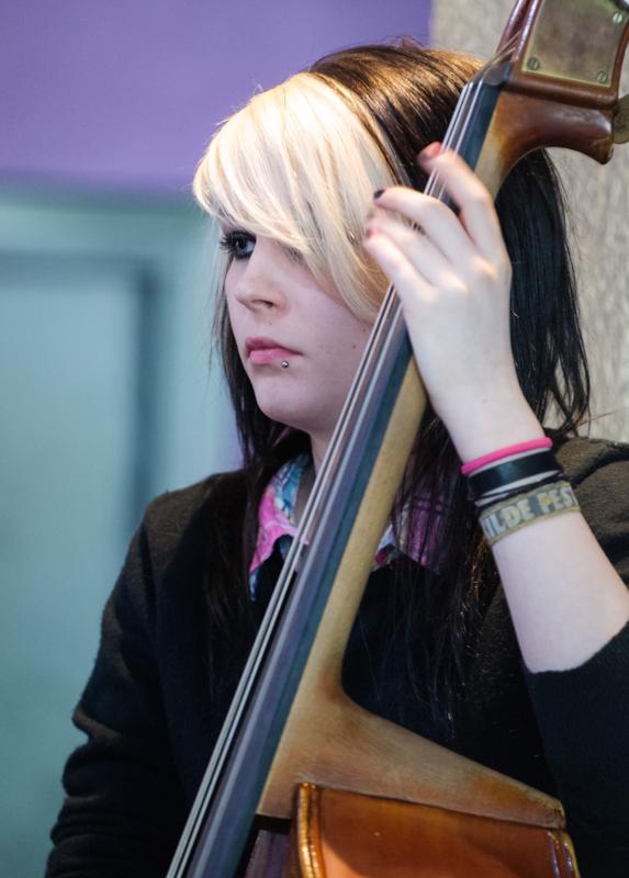  D3C_0801.JPG </br ><small> 2012-04-28 16:54</br >NIKON D300 + 70.0-200.0 mm f/2.8<br /> 190mm 1/60s f/3.5 ISO 2000</small>