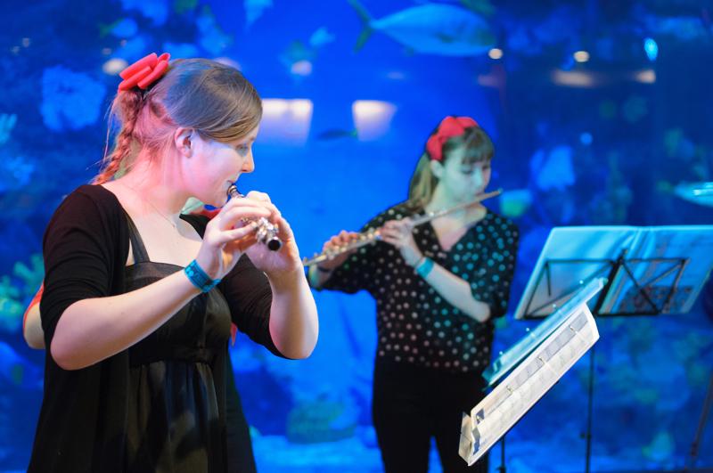  D3C_0912.JPG </br ><small> 2012-04-28 21:05</br >NIKON D300 + 50.0 mm f/1.4<br /> 50mm 1/60s f/2.2 ISO 1600</small>