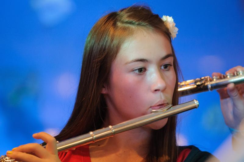  D3C_0915.JPG </br ><small> 2012-04-28 21:06</br >NIKON D300 + 70.0-200.0 mm f/2.8<br /> 170mm 1/40s f/2.8 ISO 2000</small>