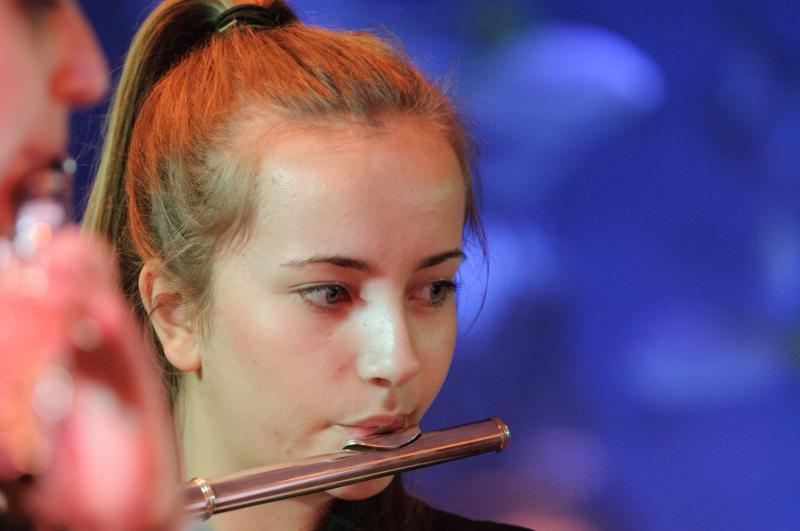  D3C_0919.JPG </br ><small> 2012-04-28 21:07</br >NIKON D300 + 70.0-200.0 mm f/2.8<br /> 170mm 1/60s f/2.8 ISO 2000</small>