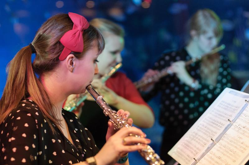  D3C_0961.JPG </br ><small> 2012-04-28 21:23</br >NIKON D300 + 50.0 mm f/1.4<br /> 50mm 1/200s f/2 ISO 2000</small>