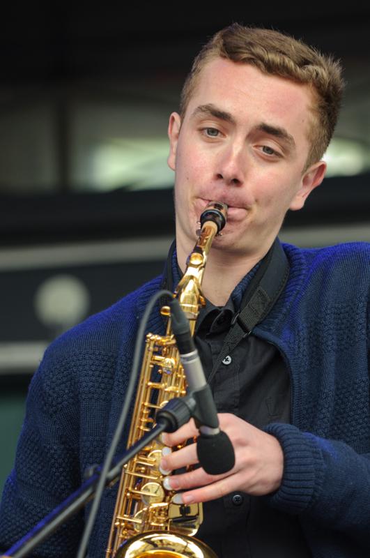  D3C_0672.JPG </br ><small> 2012-04-28 14:30</br >NIKON D300 + 70.0-200.0 mm f/2.8<br /> 140mm 1/160s f/4 ISO 800</small>