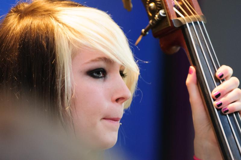  D3C_0812.JPG </br ><small> 2012-04-28 16:58</br >NIKON D300 + 70.0-200.0 mm f/2.8<br /> 170mm 1/40s f/3.5 ISO 2000</small>